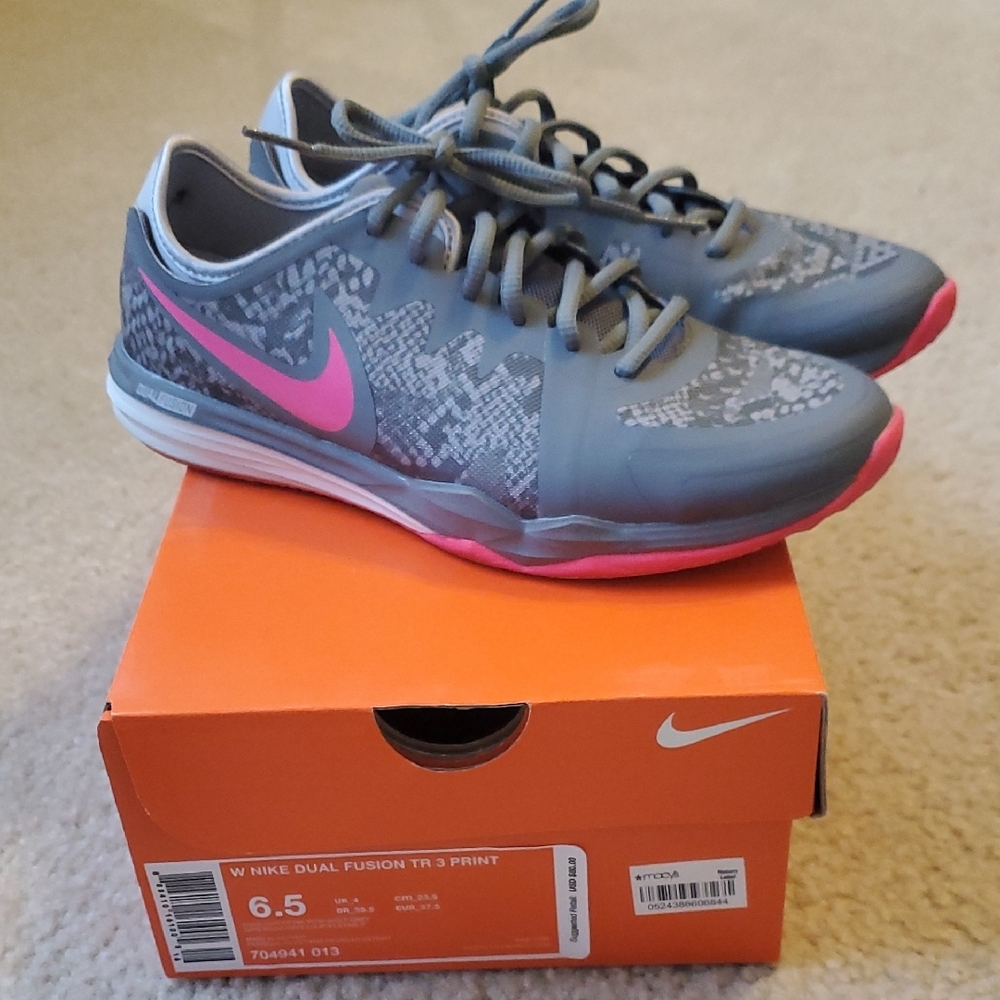 Nike Women's Dual Fusion TR 3 Print Gray and Pink Shoes (LIKE NEW)